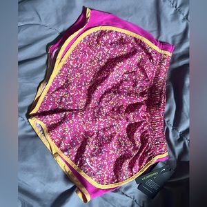 nike tempo icon clash womens printed running shorts.